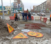 Специалисты КБУ приступили к выяснению причин обрушения асфальта на перекрёстке в Бердске
